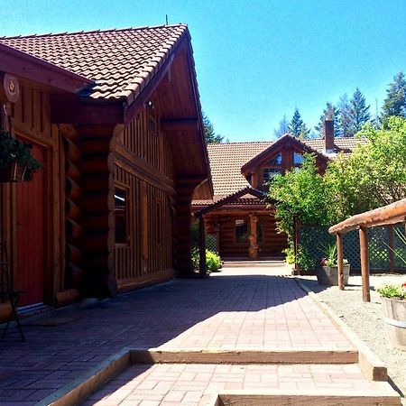 Hitching Post Resort Kelowna Exterior photo