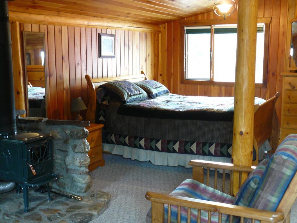 Hitching Post Resort Kelowna Room photo