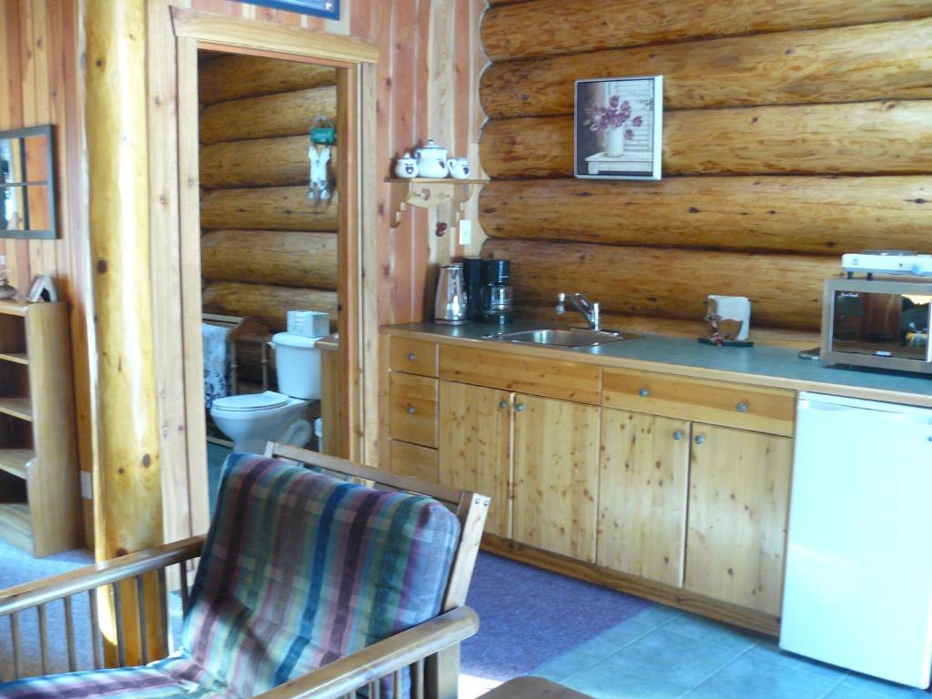 Hitching Post Resort Kelowna Room photo