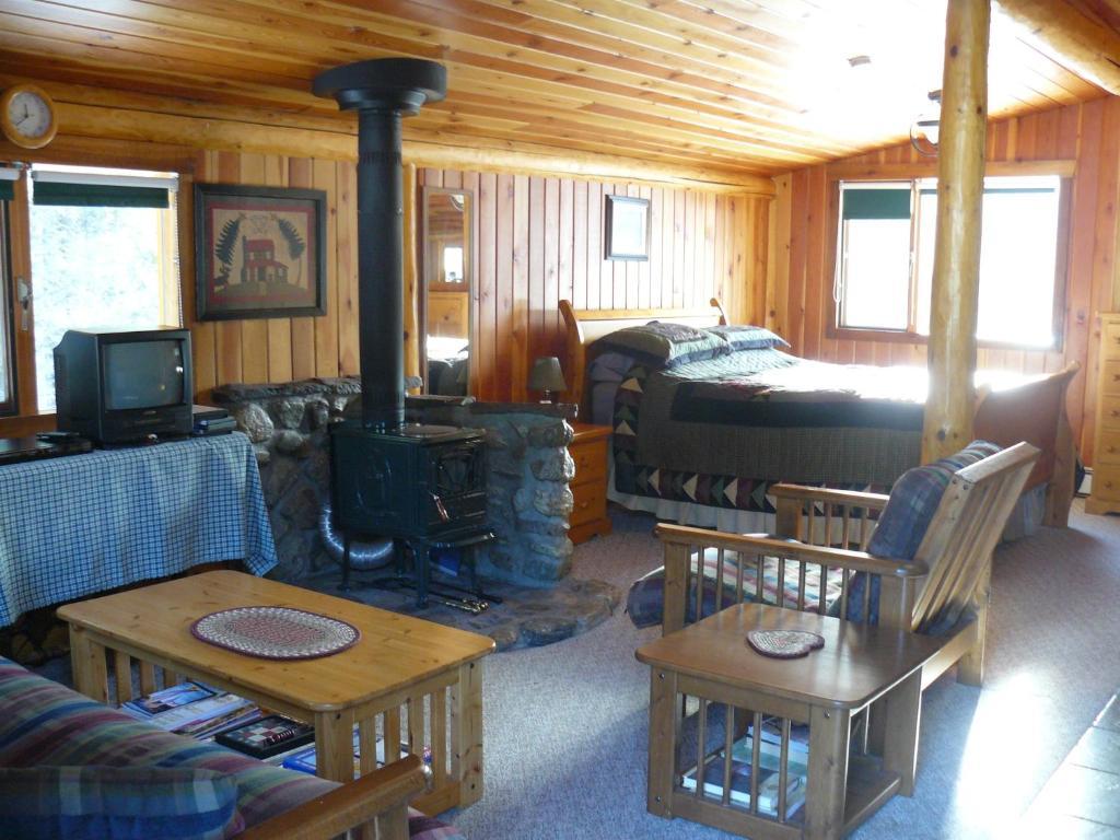 Hitching Post Resort Kelowna Room photo