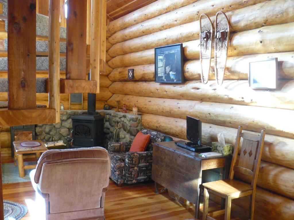 Hitching Post Resort Kelowna Room photo