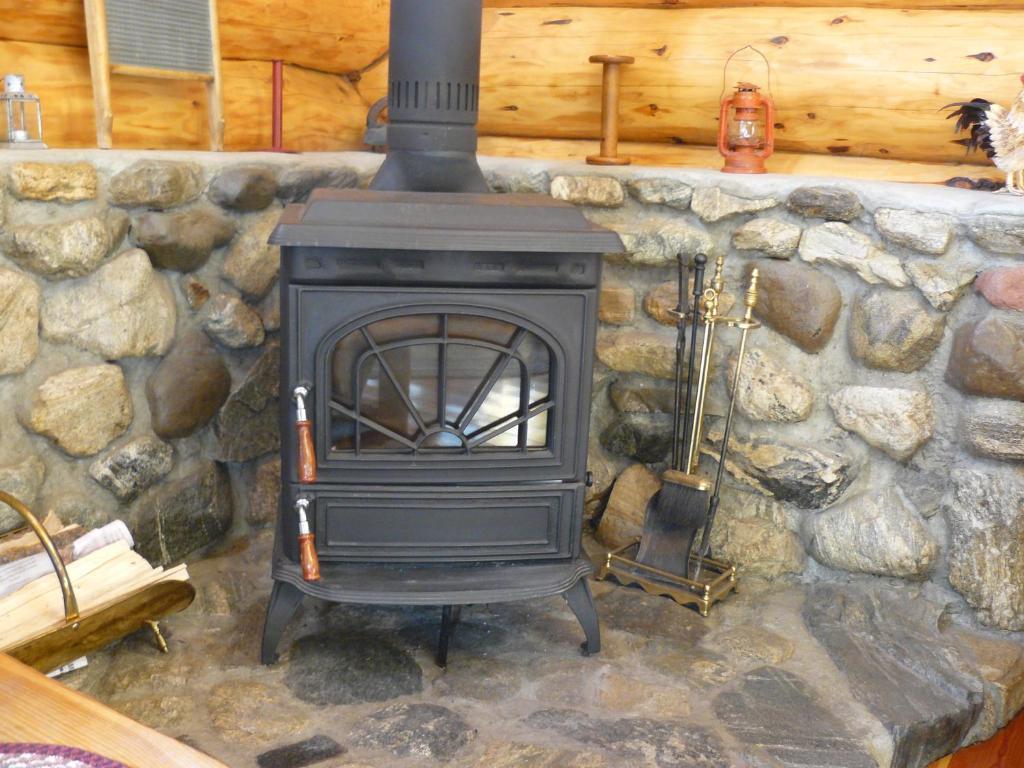 Hitching Post Resort Kelowna Exterior photo