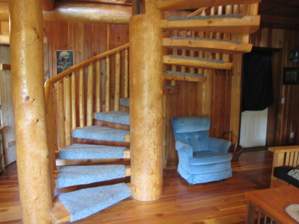 Hitching Post Resort Kelowna Exterior photo