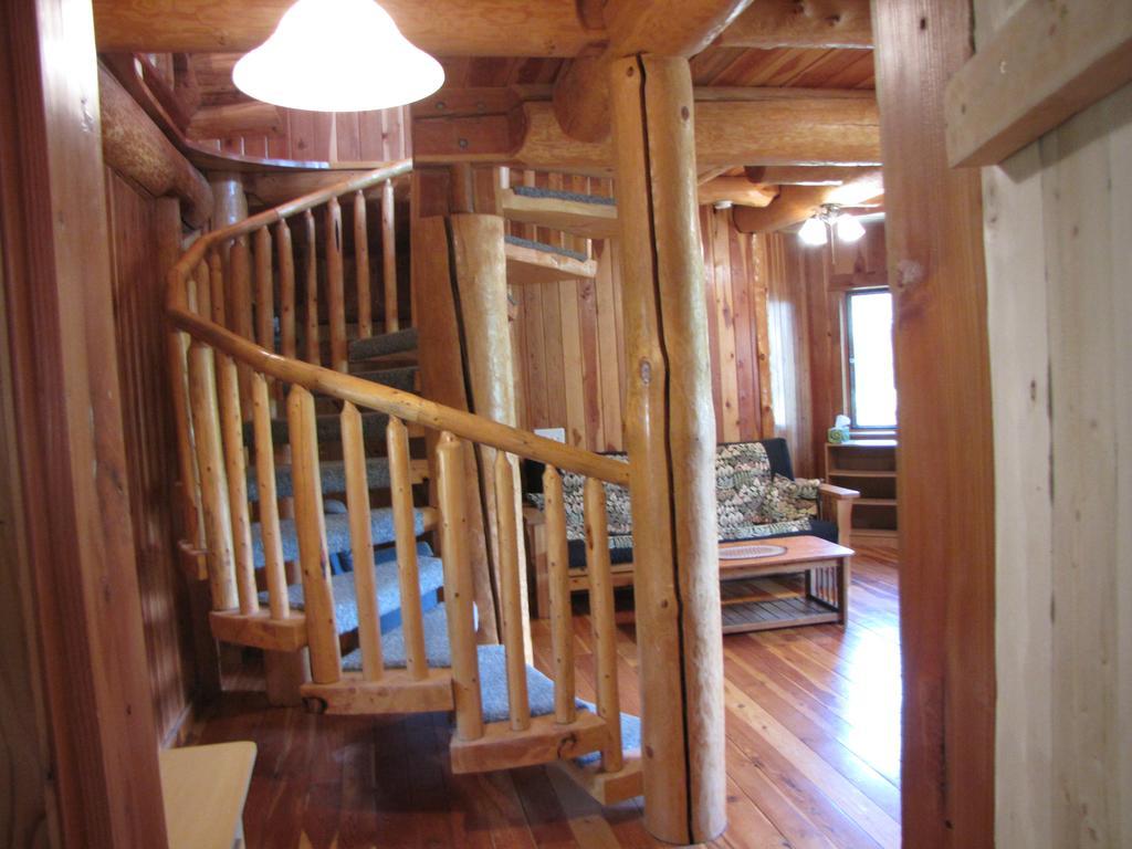 Hitching Post Resort Kelowna Exterior photo