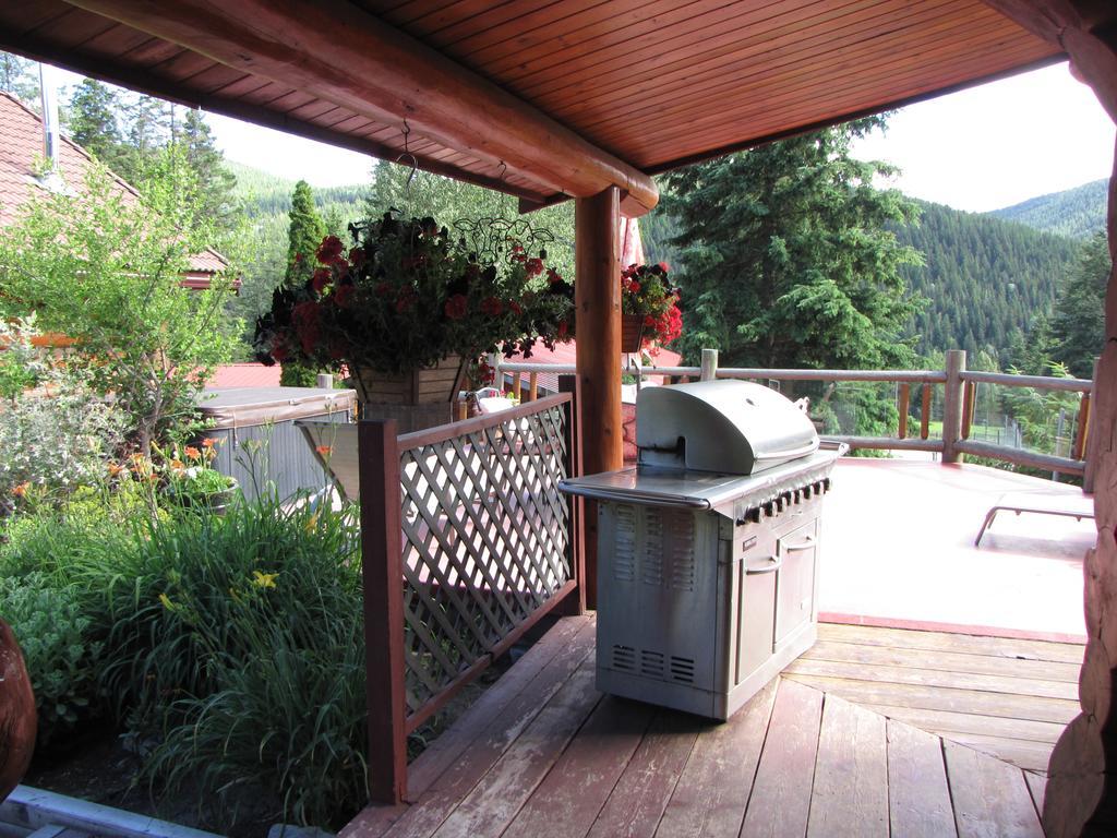 Hitching Post Resort Kelowna Exterior photo